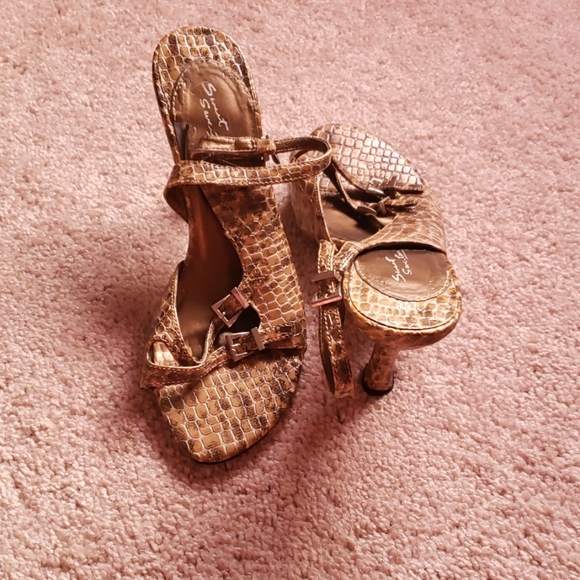 Shoes - Picture 3 of 3